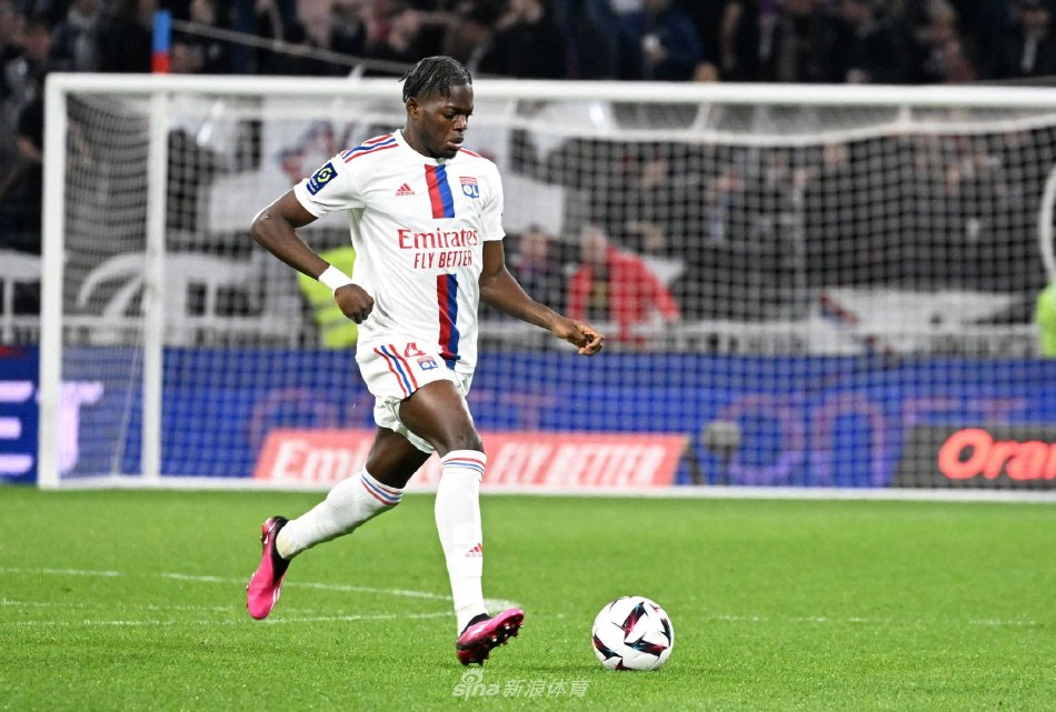 他的表现显 他的表现显