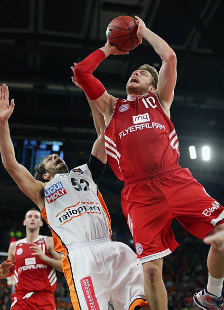 攻防两端均 攻防两端均